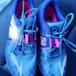 Size 9.5 womans Brooks